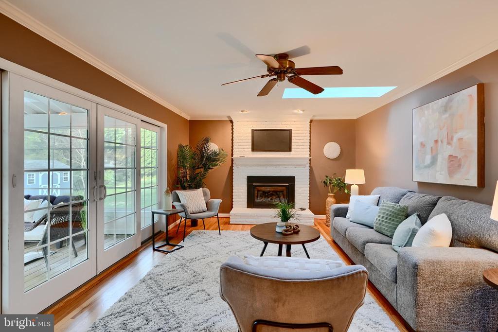 238 OAK COURT