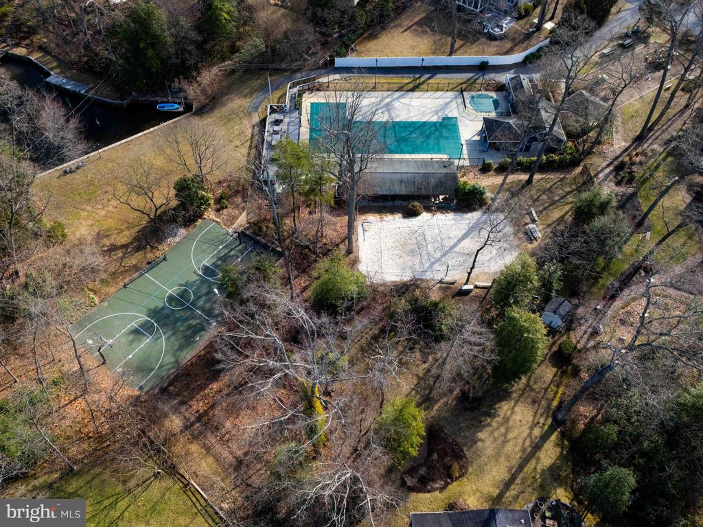 238 OAK COURT