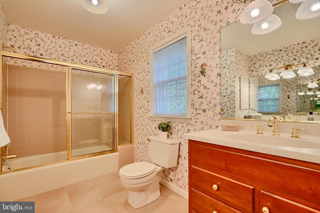 238 OAK COURT