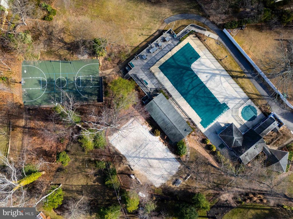 238 OAK COURT