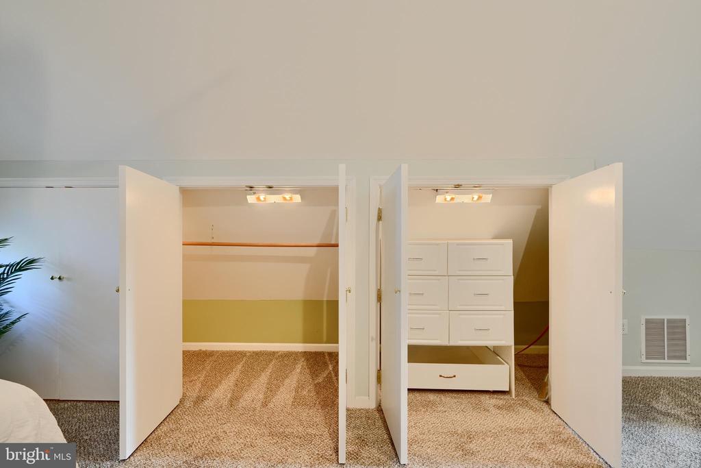 238 OAK COURT