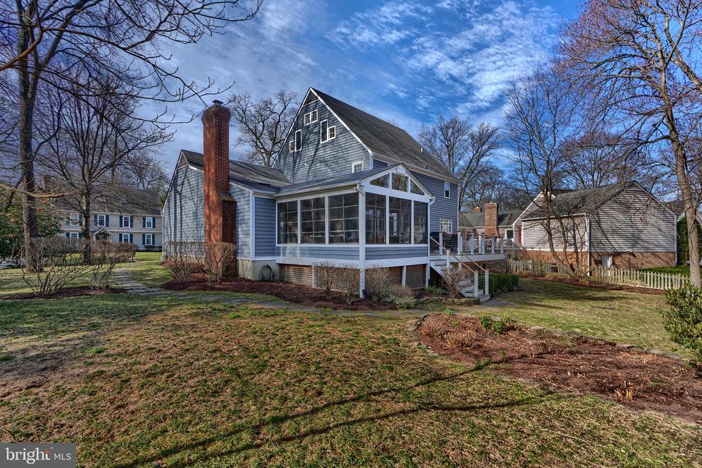 238 OAK COURT