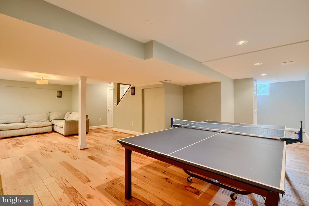 238 OAK COURT