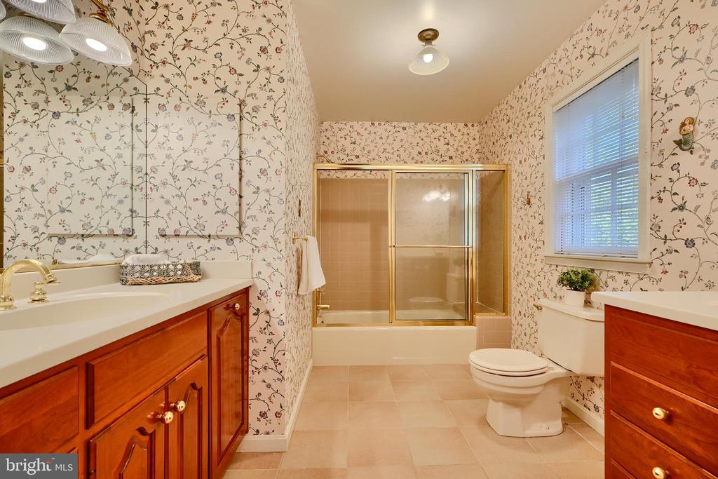 238 OAK COURT