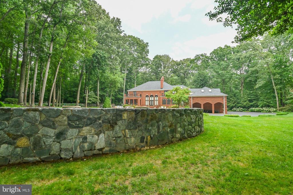 2030 HUNTWOOD DRIVE
