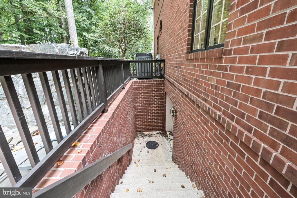 2030 HUNTWOOD DRIVE