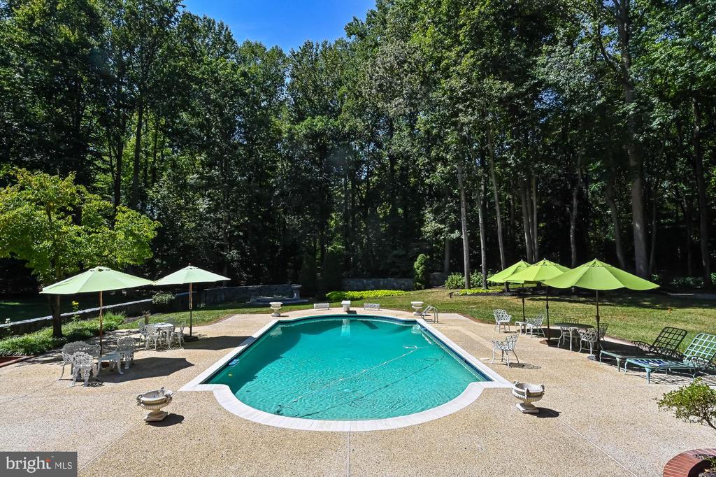 2030 HUNTWOOD DRIVE