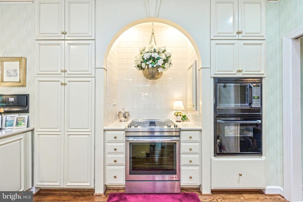 2030 HUNTWOOD DRIVE