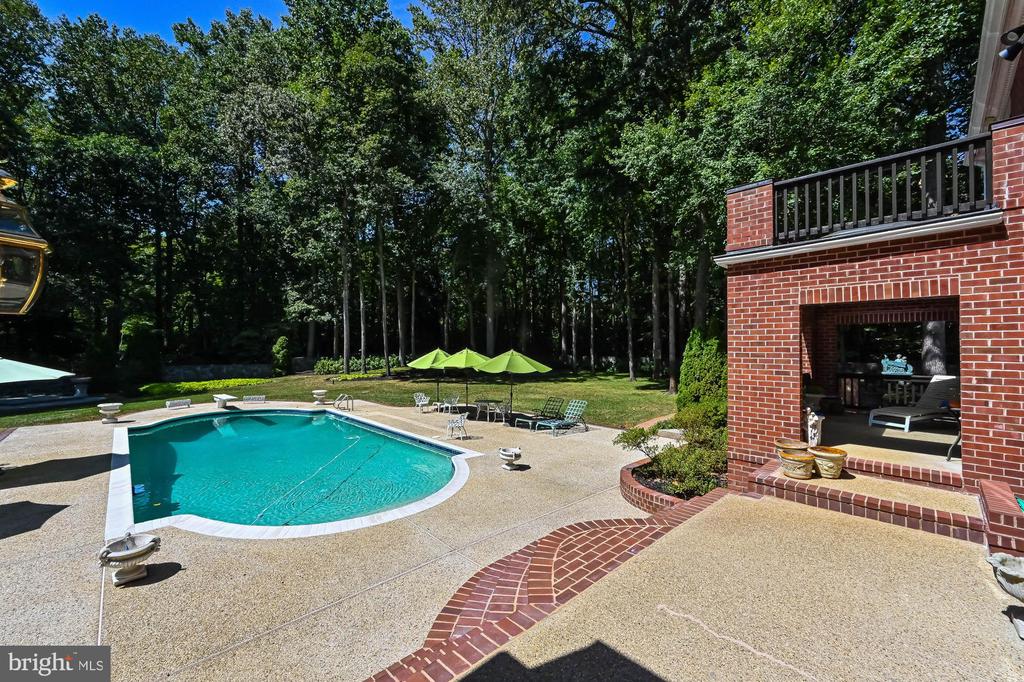 2030 HUNTWOOD DRIVE