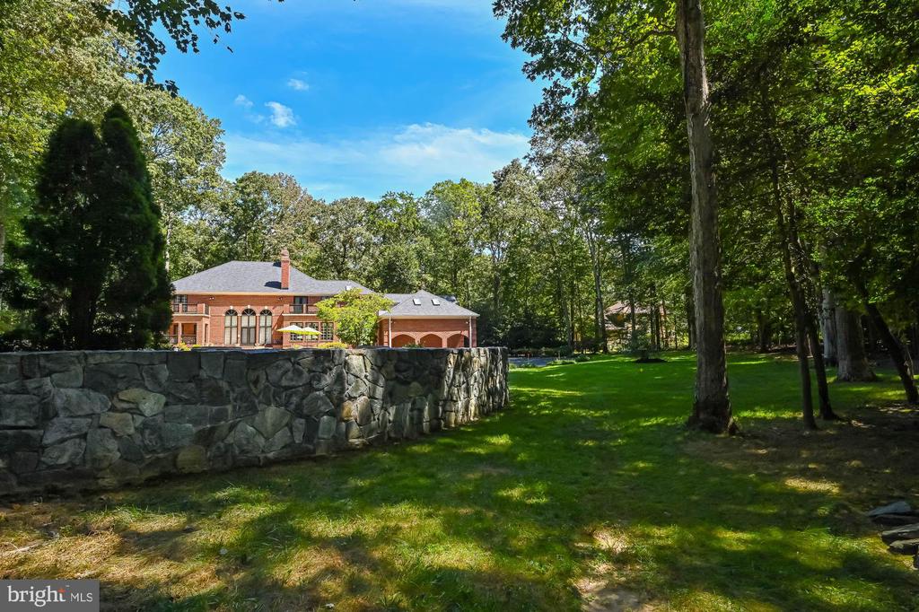 2030 HUNTWOOD DRIVE