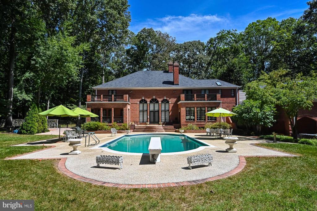 2030 HUNTWOOD DRIVE