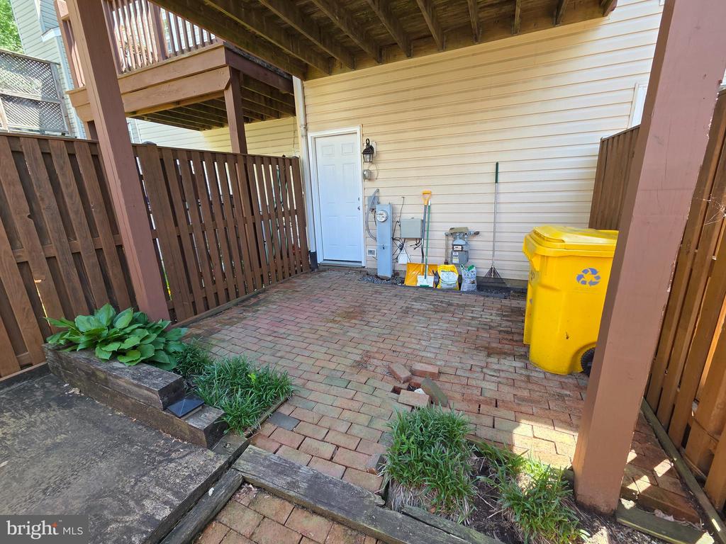 2472 WENTWORTH DRIVE
