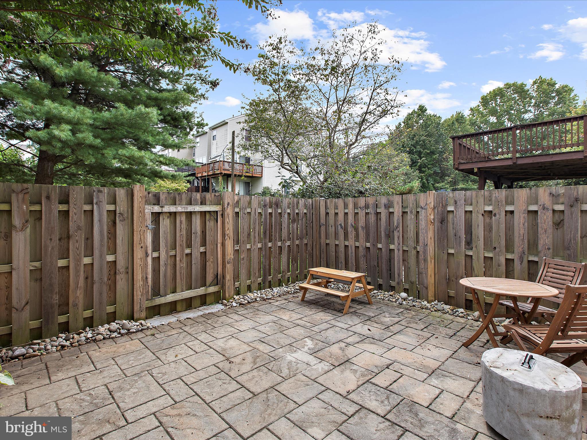 882 STONEHURST COURT