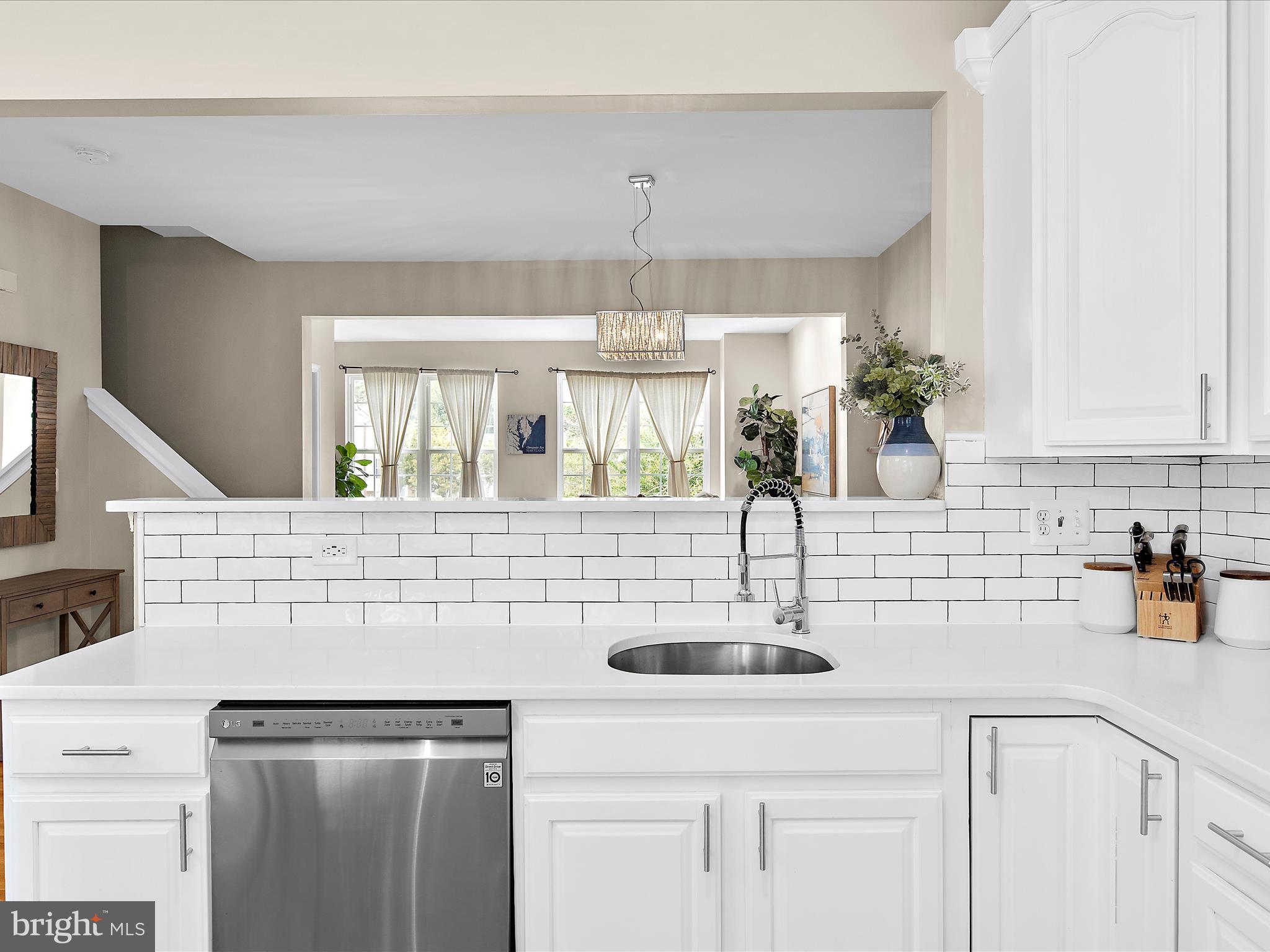 882 STONEHURST COURT