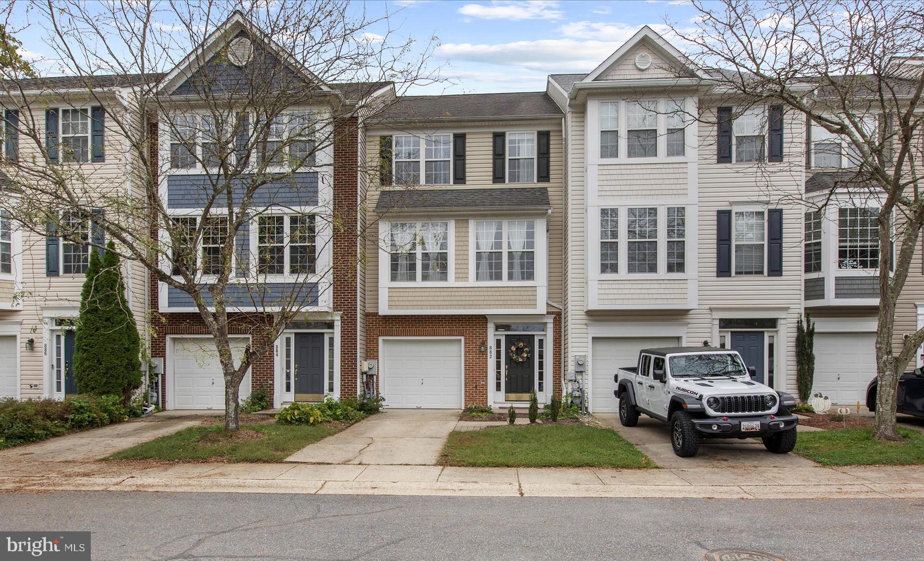882 STONEHURST COURT