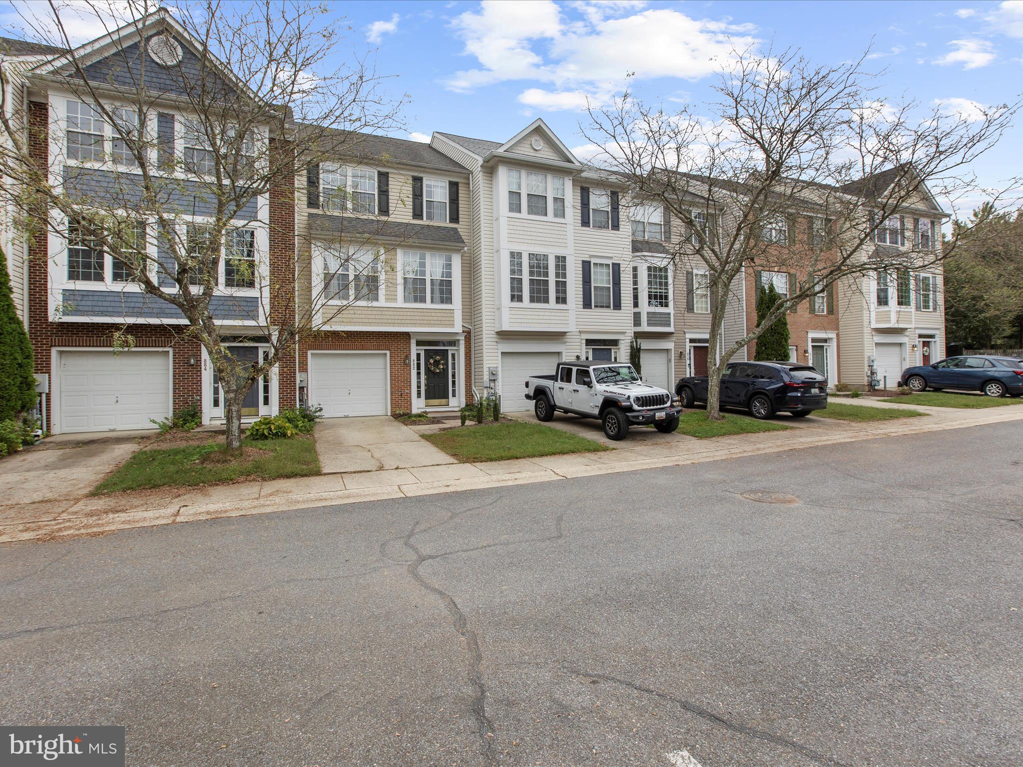 882 STONEHURST COURT