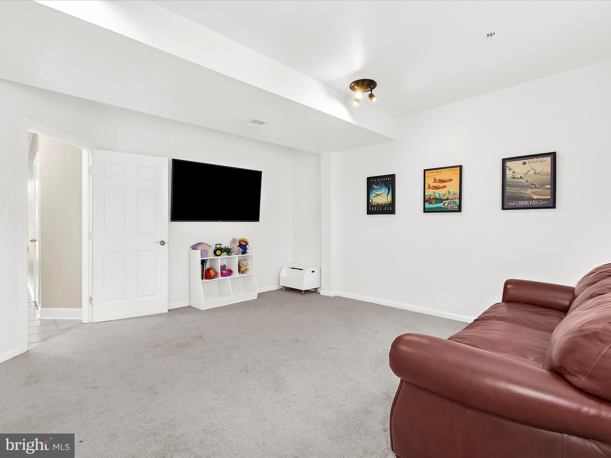 882 STONEHURST COURT