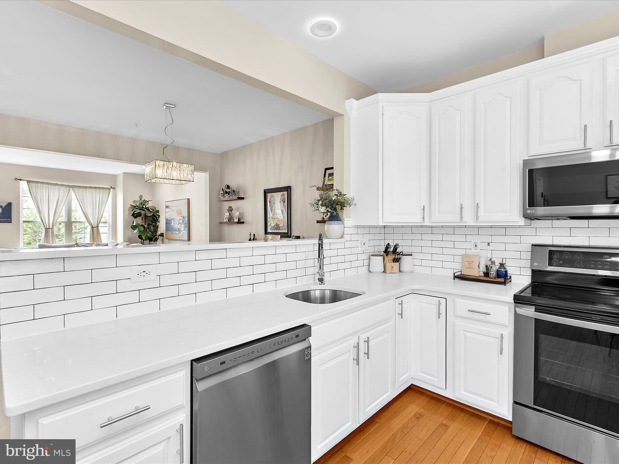882 STONEHURST COURT