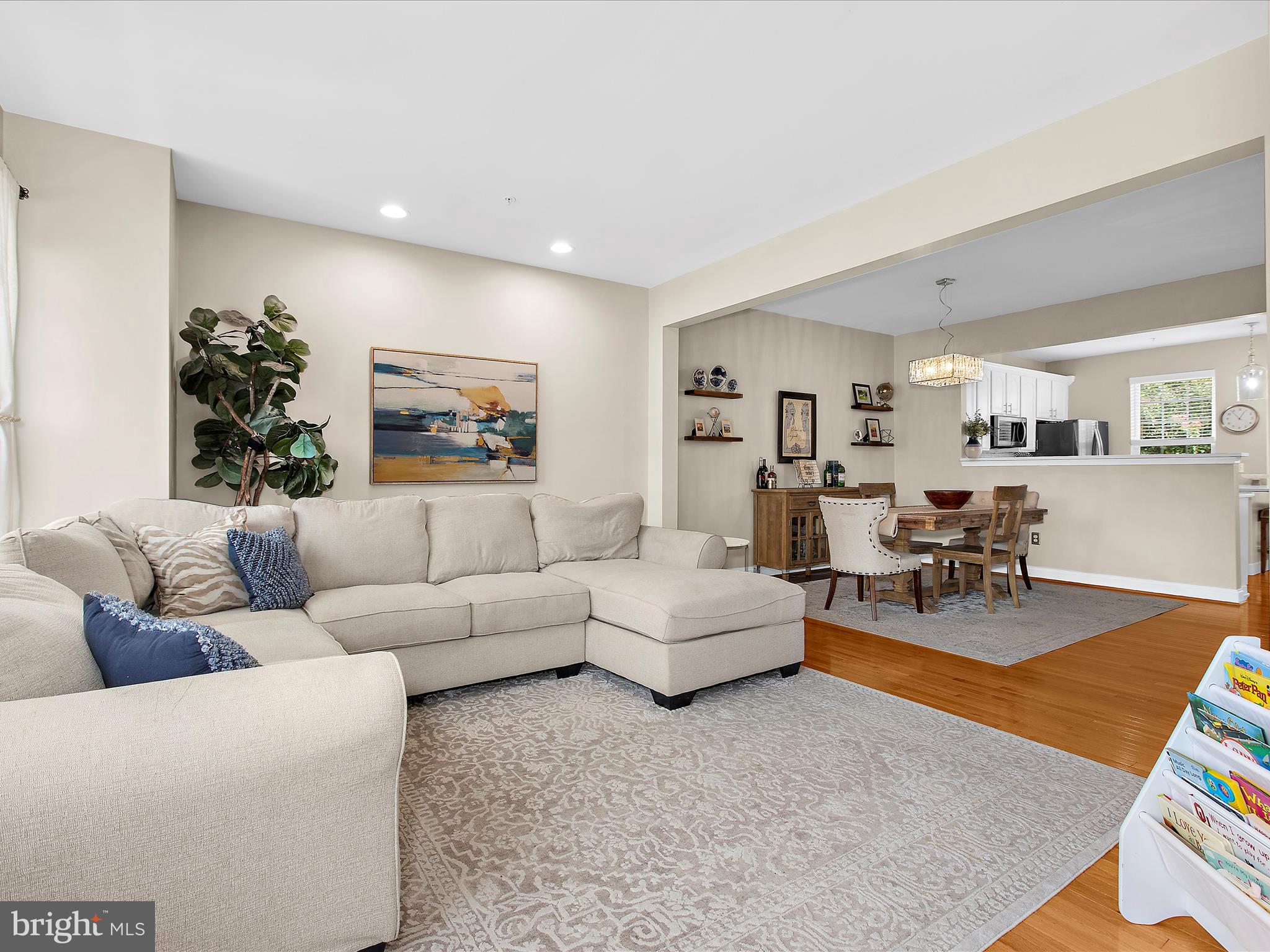 882 STONEHURST COURT