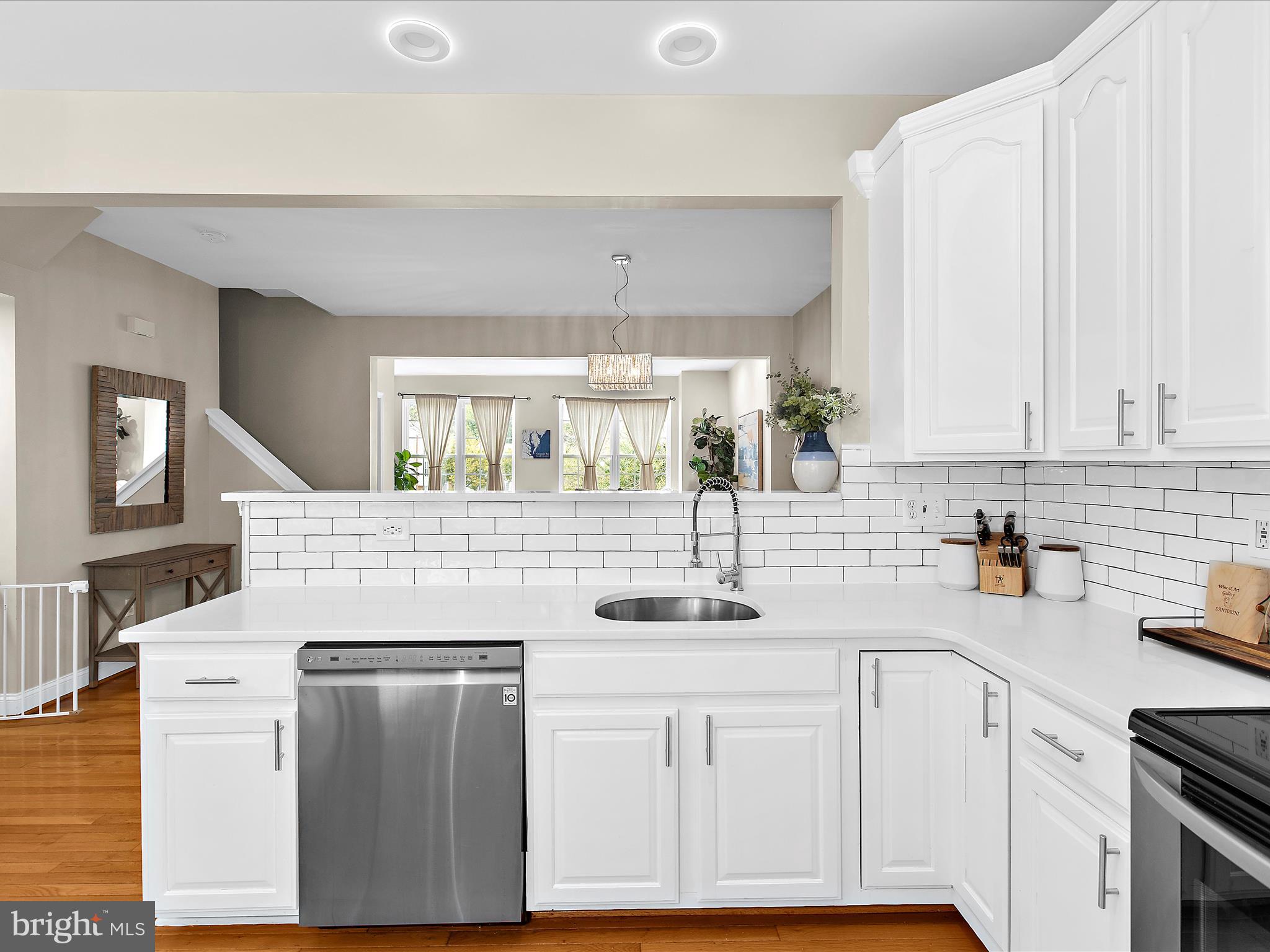 882 STONEHURST COURT
