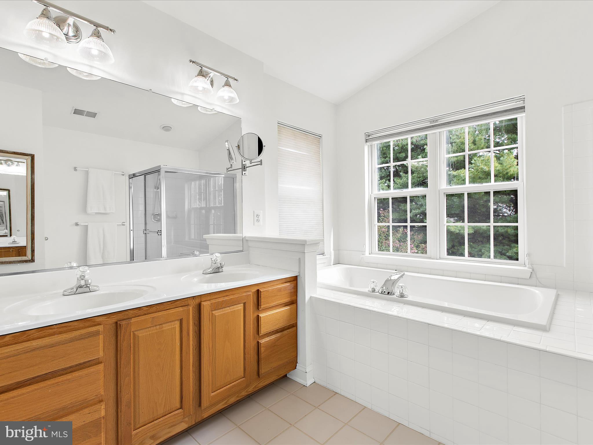 882 STONEHURST COURT