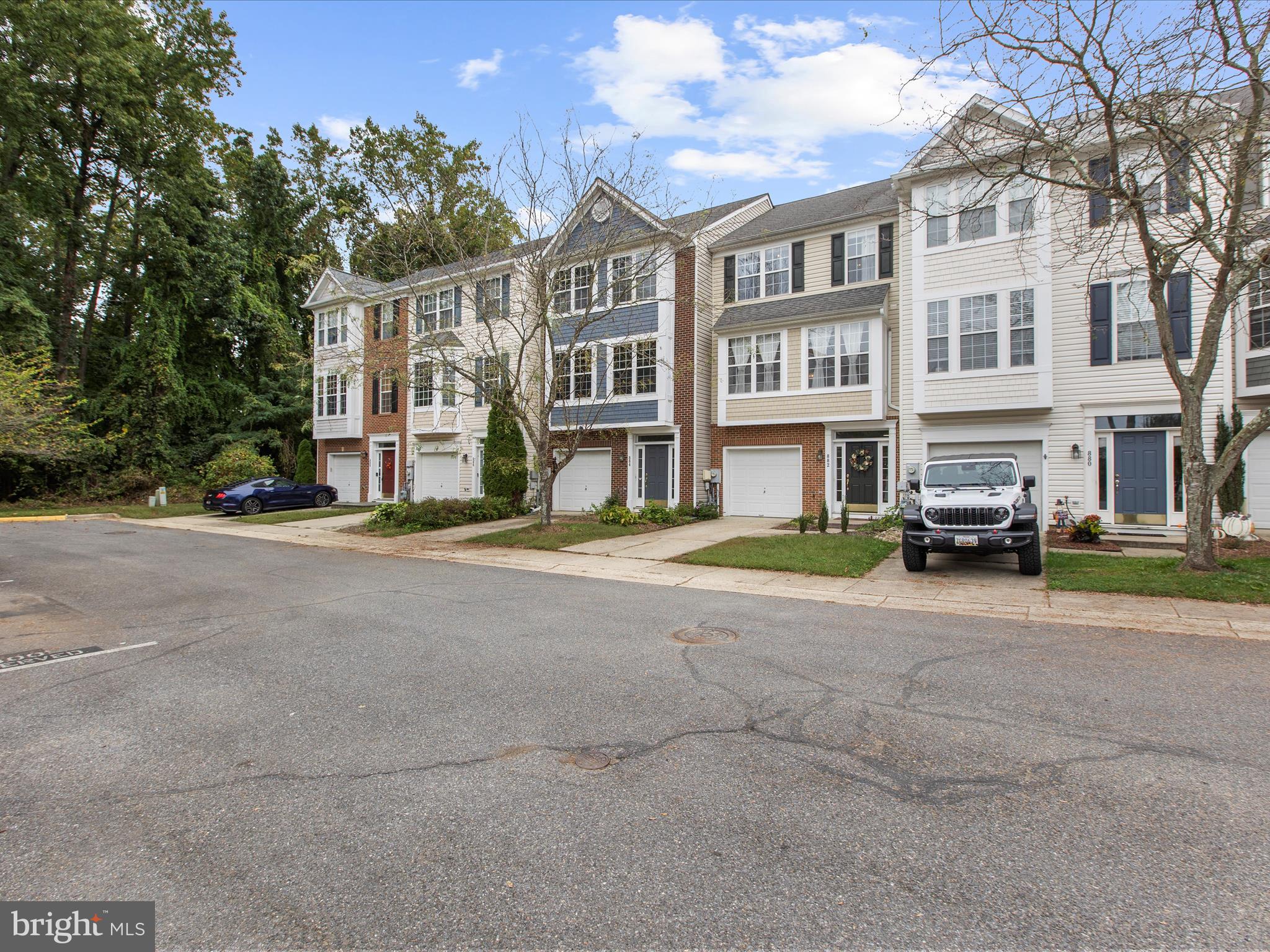 882 STONEHURST COURT