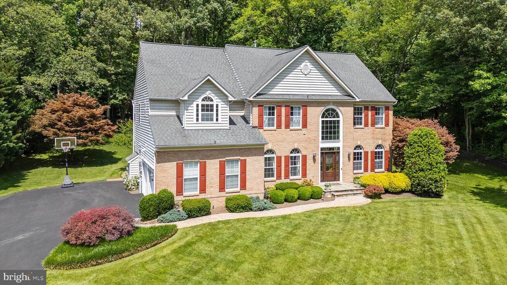 204 MAPLE CREEK LANE