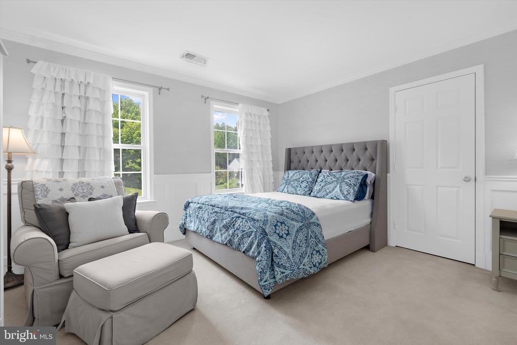 204 MAPLE CREEK LANE