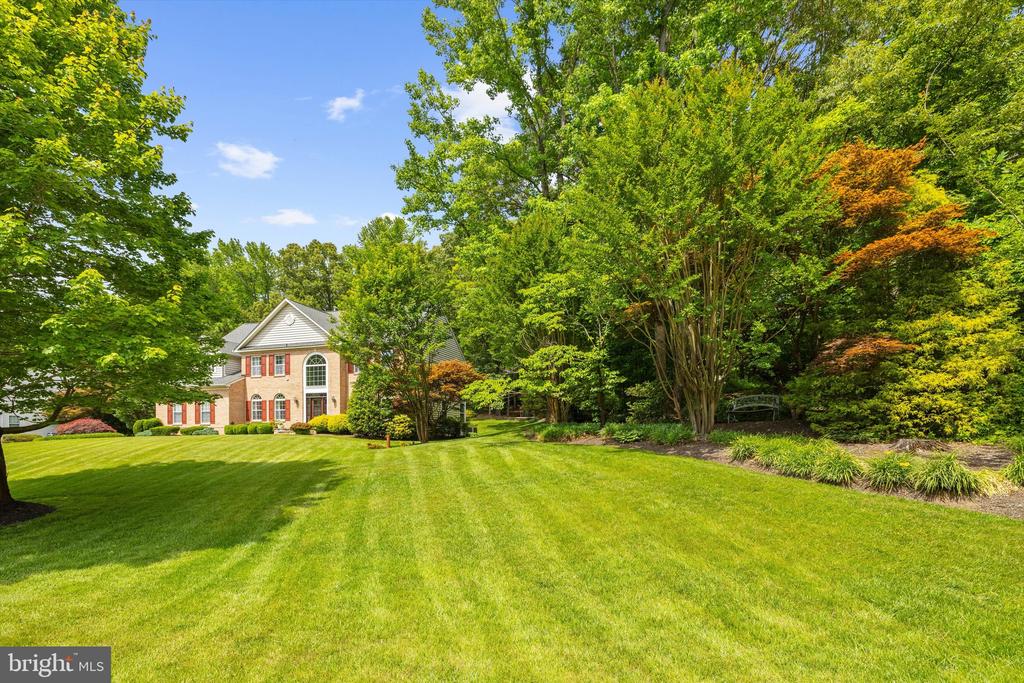 204 MAPLE CREEK LANE