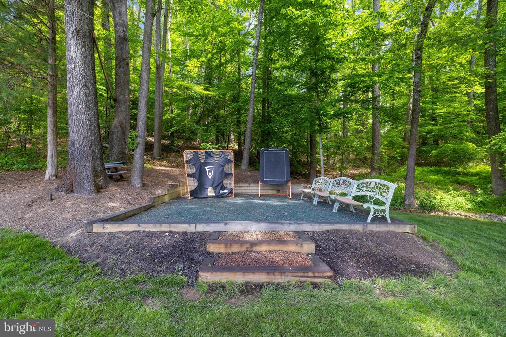 204 MAPLE CREEK LANE