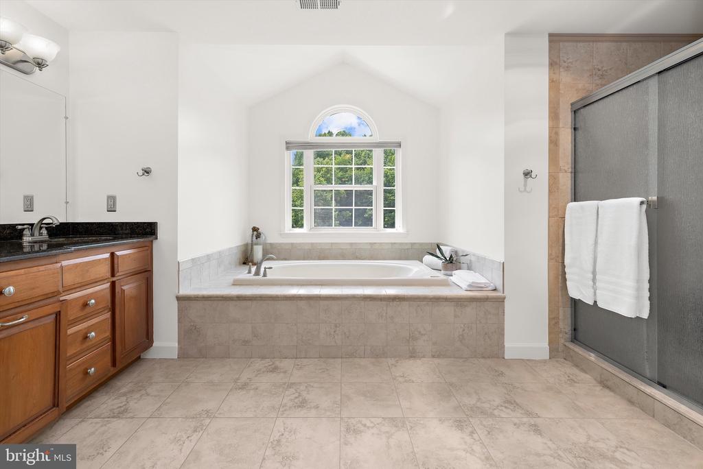 204 MAPLE CREEK LANE