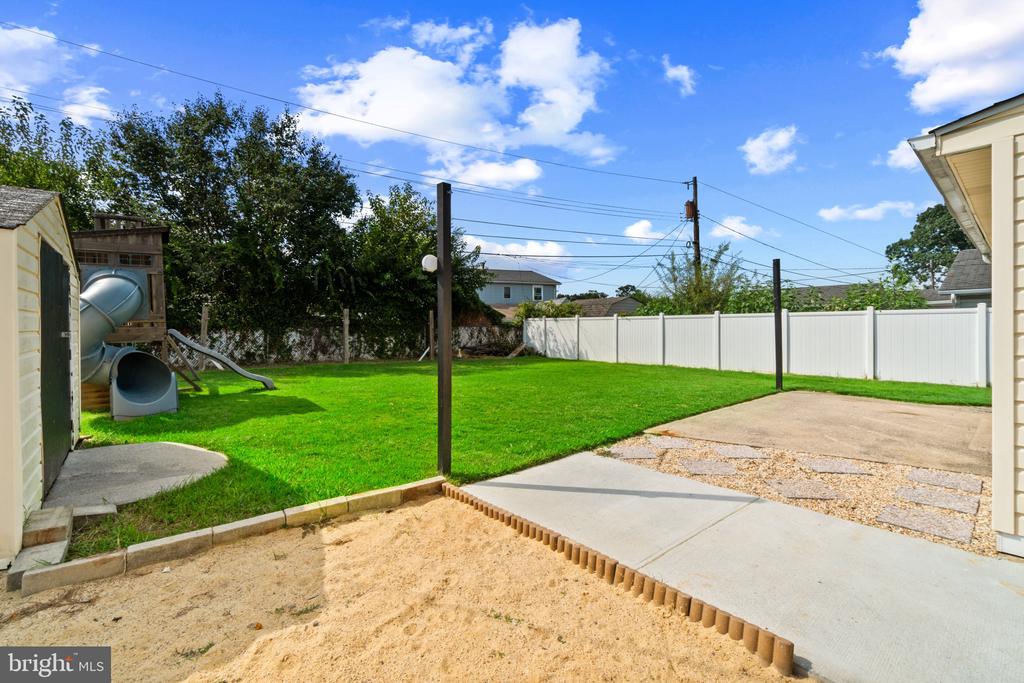 716 HAMLEN ROAD