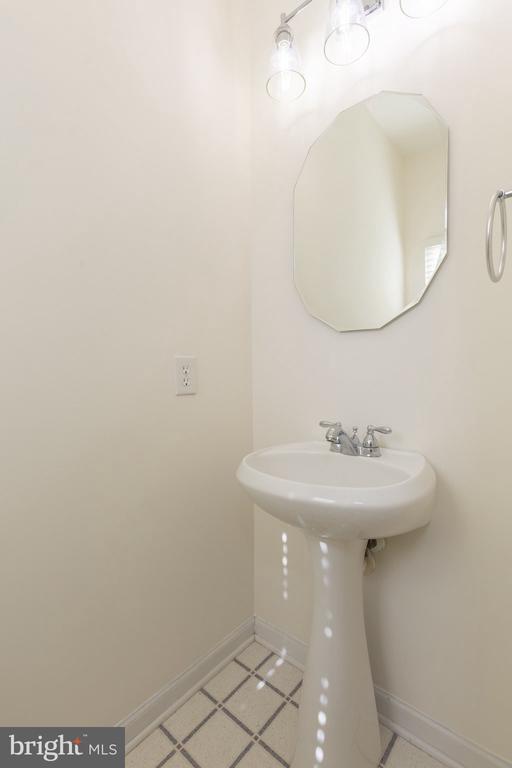 1136 WICKFORD COURT