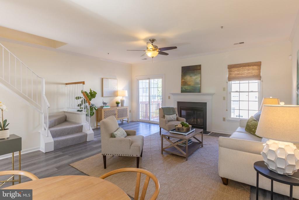 1136 WICKFORD COURT