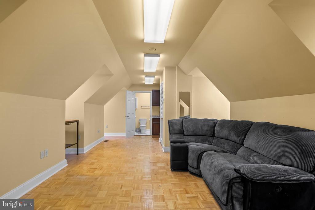 101 SAINT THOMAS LANE