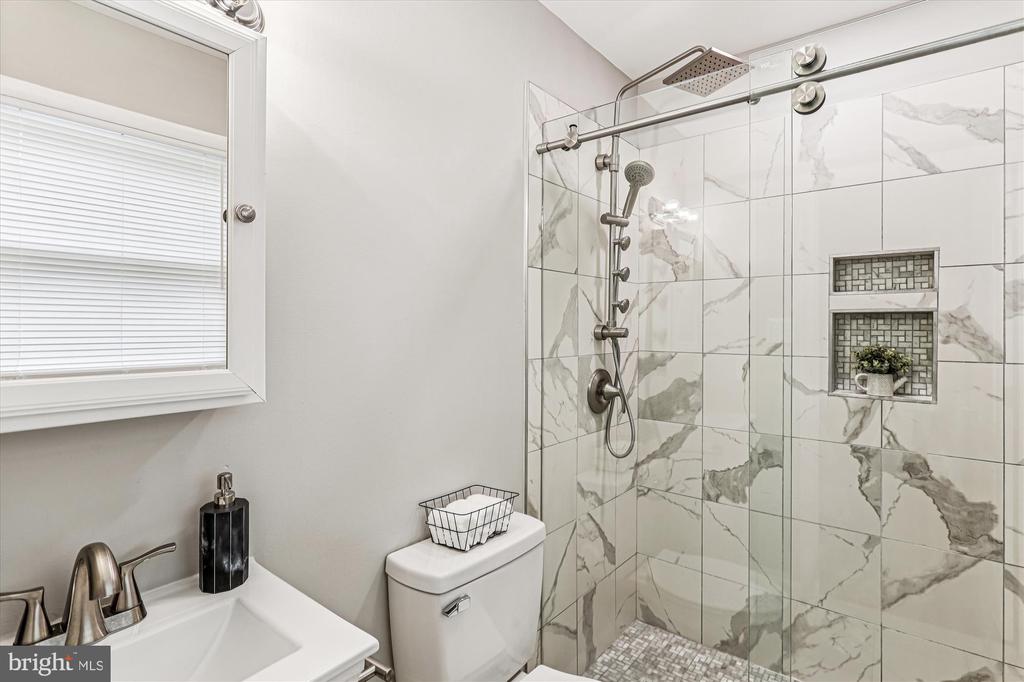 7 CEDAR BLUFF COURT