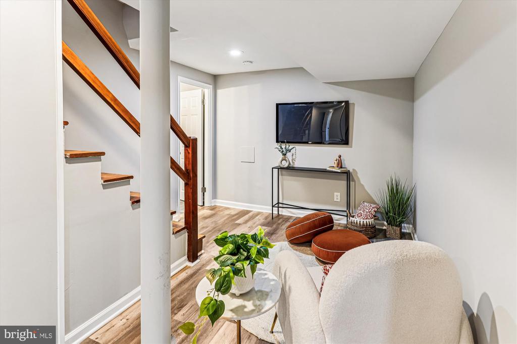 7 CEDAR BLUFF COURT