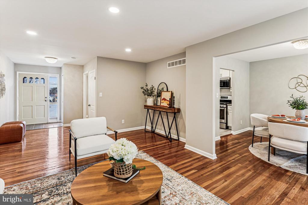 7 CEDAR BLUFF COURT