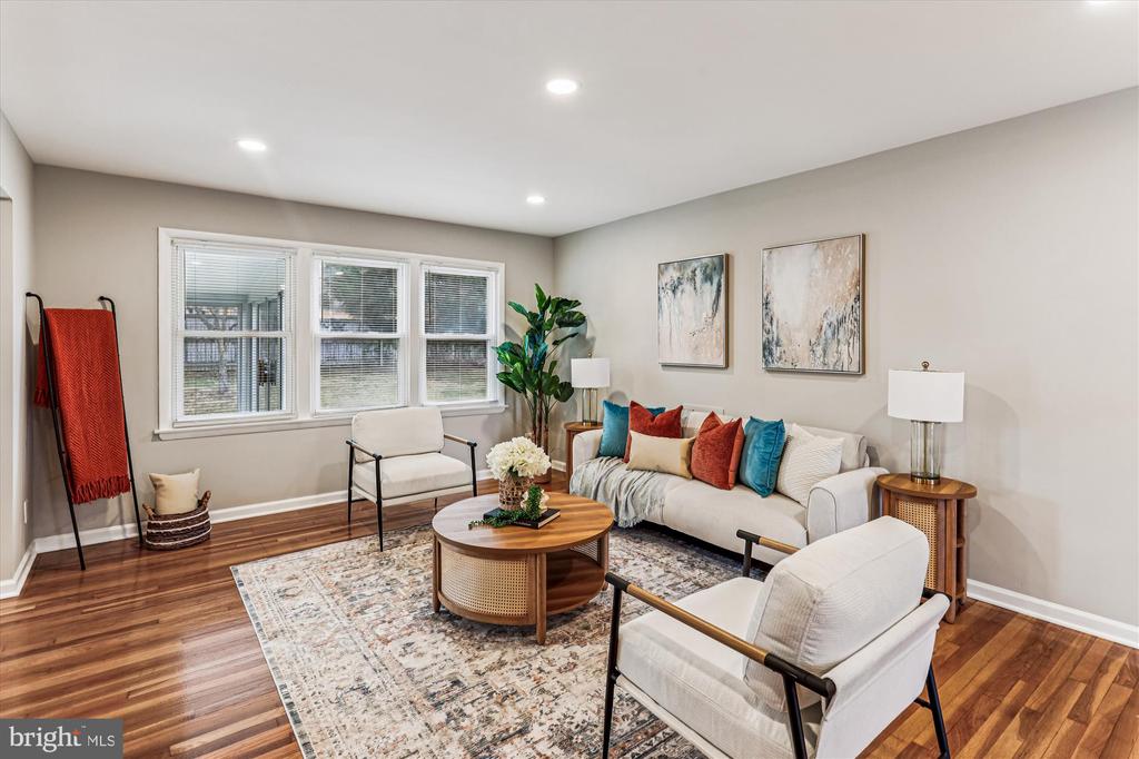 7 CEDAR BLUFF COURT