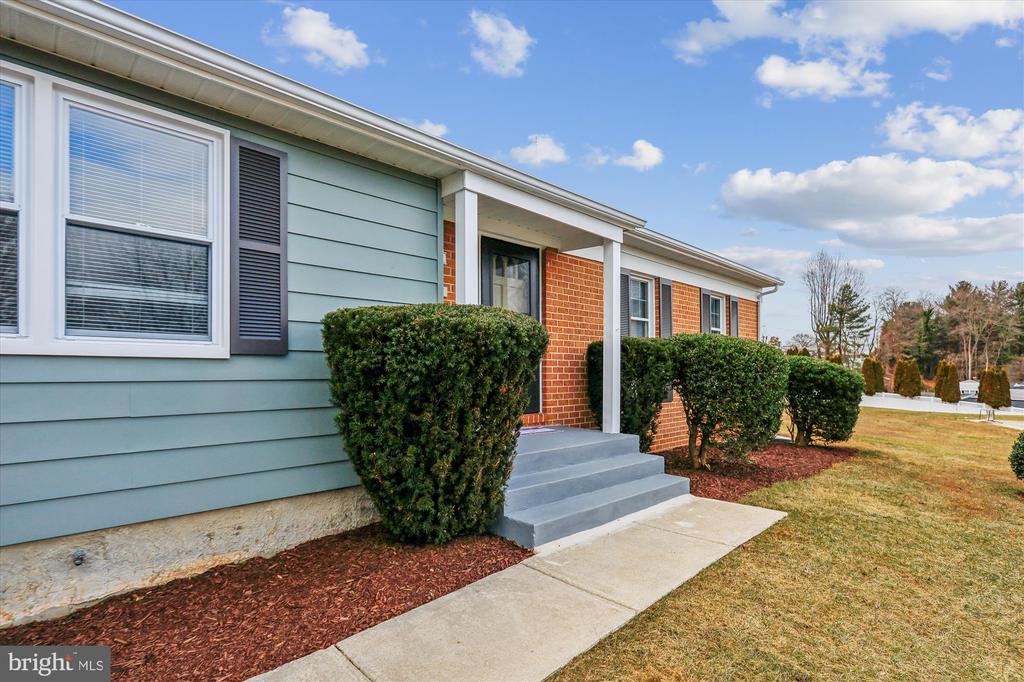 7 CEDAR BLUFF COURT