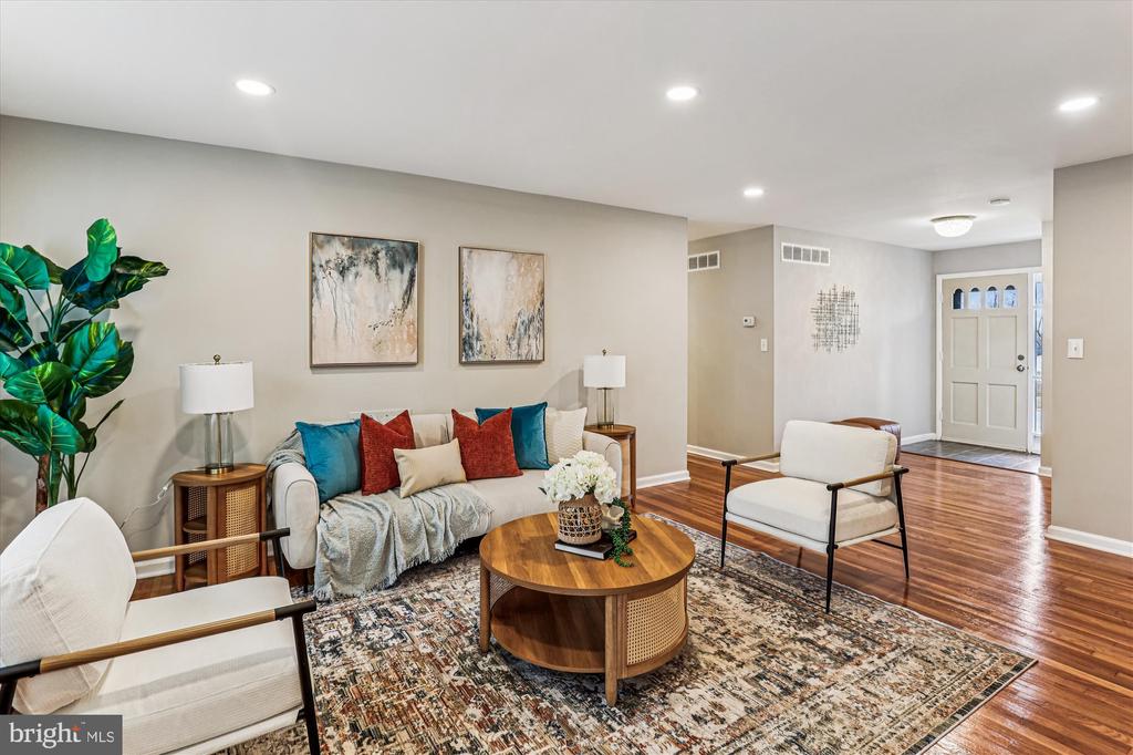 7 CEDAR BLUFF COURT