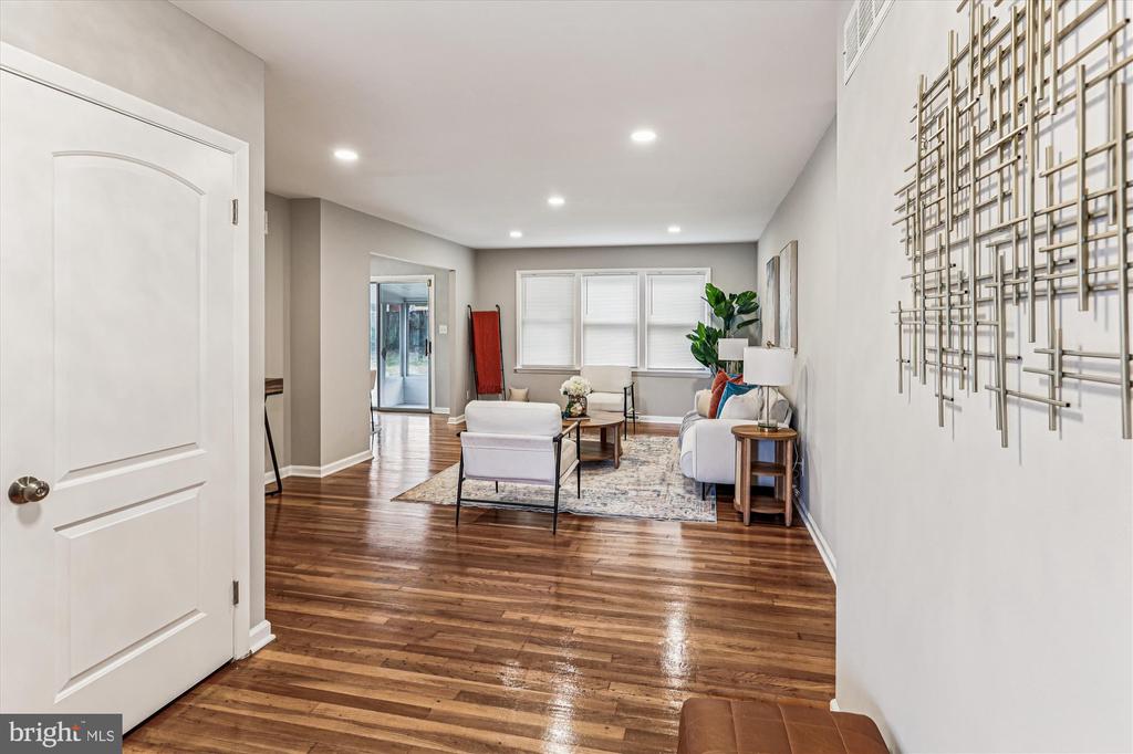 7 CEDAR BLUFF COURT
