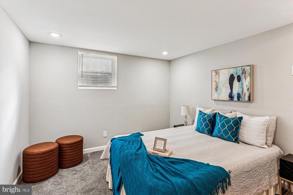 7 CEDAR BLUFF COURT