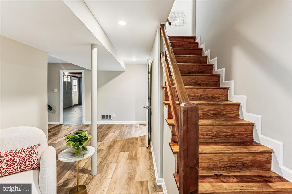 7 CEDAR BLUFF COURT