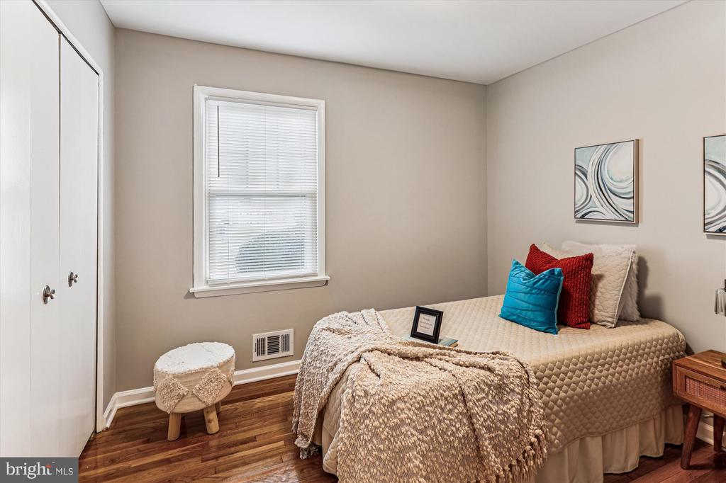 7 CEDAR BLUFF COURT