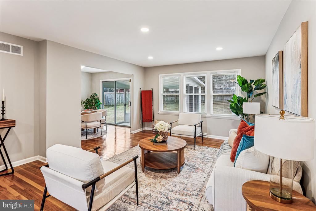 7 CEDAR BLUFF COURT