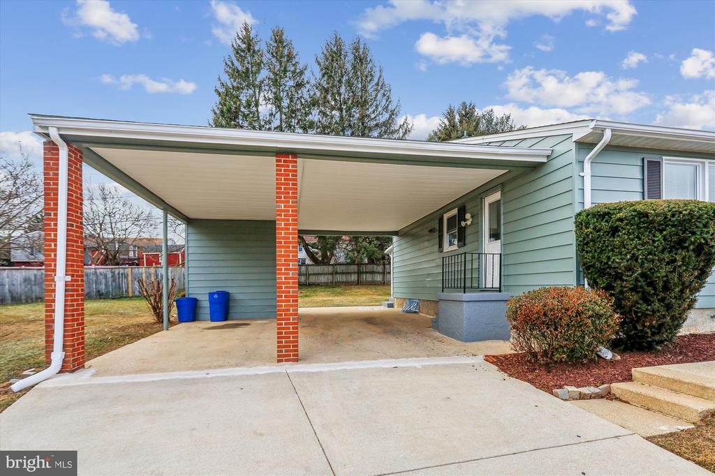 7 CEDAR BLUFF COURT