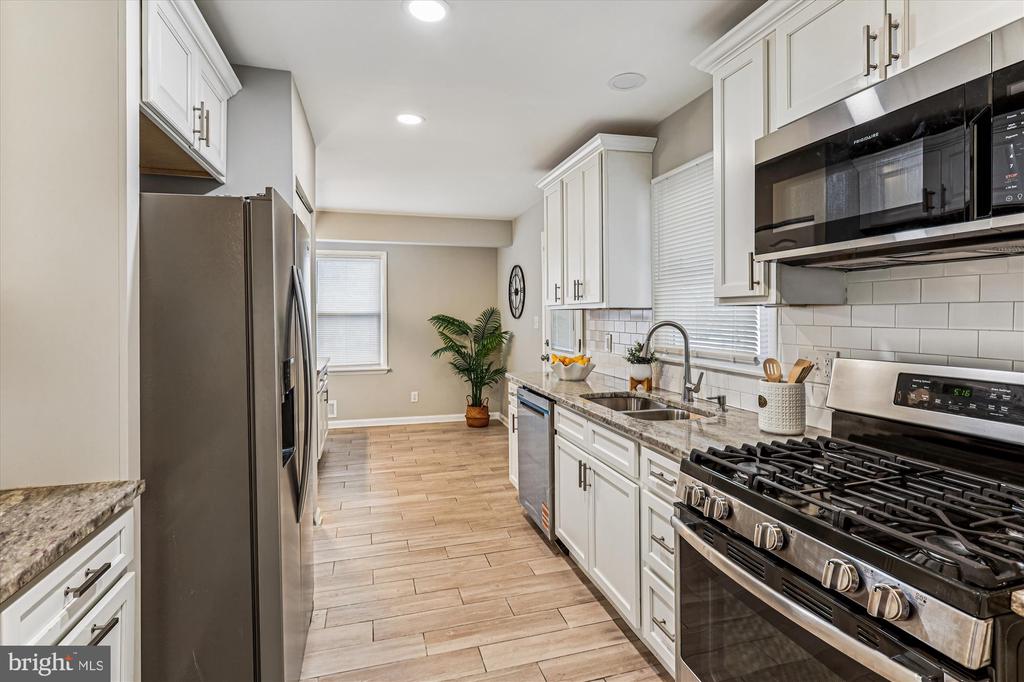 7 CEDAR BLUFF COURT