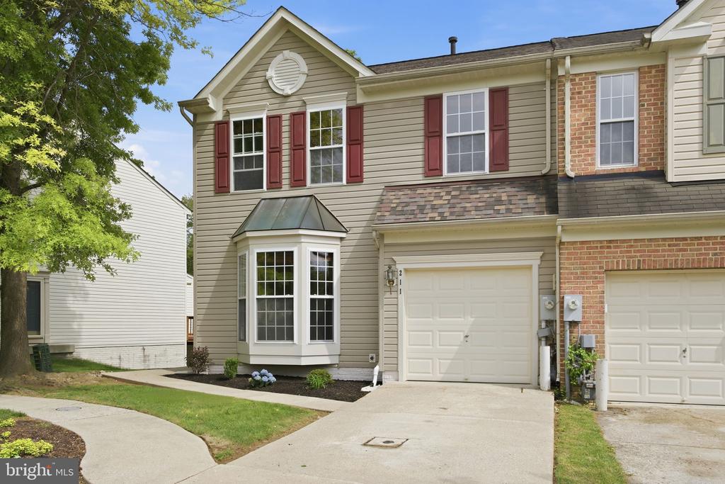 211 ARBOR VISTA LANE