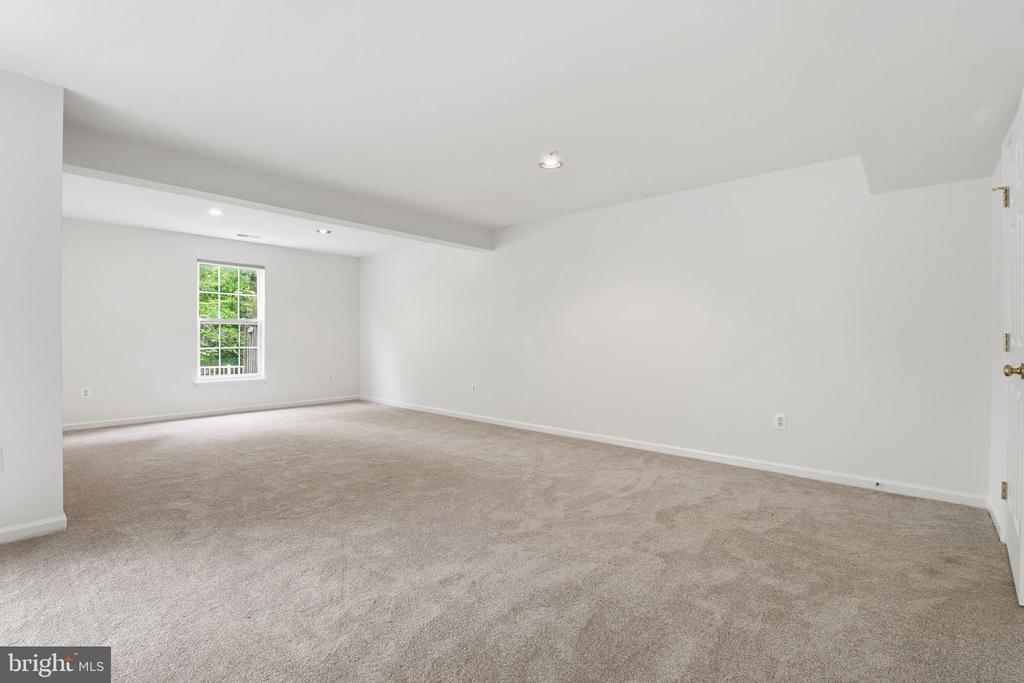 211 ARBOR VISTA LANE